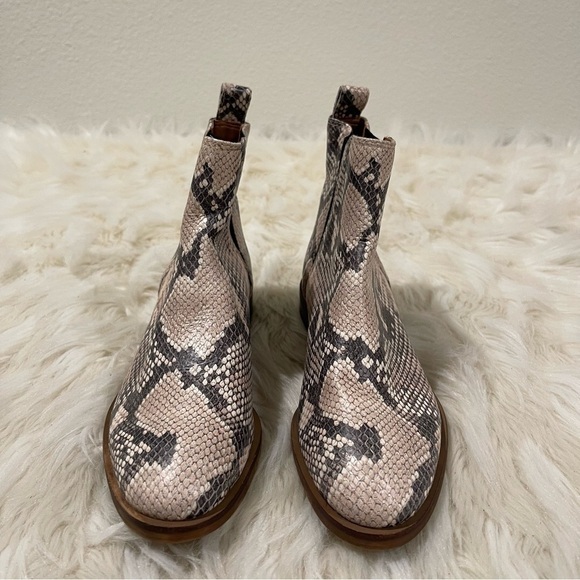 Women’s Lucky Brand Haylia Snake Print Boots 7 US! - Picture 4 of 9